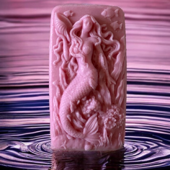 Hand Crafted Soap Mermaid Bar - Strawberry Pound Cake - Picture 1 of 8